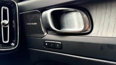 Volvo XC40 2.0 B4P Ultra Dark 5dr Auto Petrol Estate
